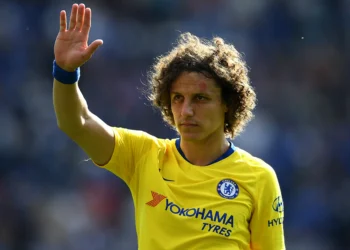 Corinthians a la carga para quedarse con David Luiz