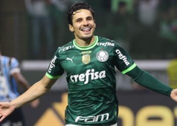 Barcelona evalua a Veiga para el puesto de Busquets