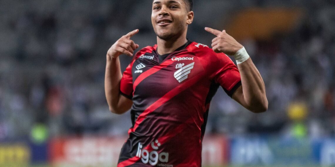 Barcelona ariesga de no cerrar el pase de Vitor Roque