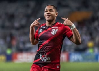 Barcelona ariesga de no cerrar el pase de Vitor Roque