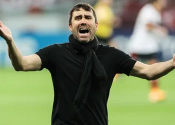 Envuelto en un escándalo, Coudet renuncia al Atlético Mineiro