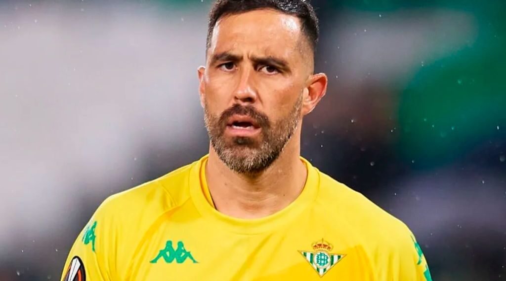 Claudio Bravo queda en Europa una temporada más