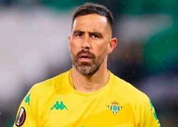 Claudio Bravo queda en Europa una temporada más