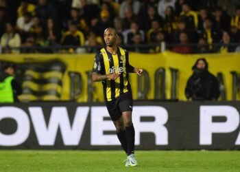 Diego Rolan abondona Peñarol