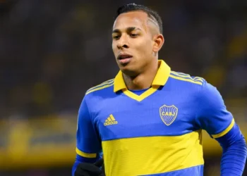 El delantero de Boca Sebastián Villa seguiría su carrera en Emiratos Árabes