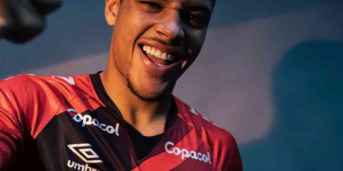 Vitor Roque dice sí al FC Barcelona