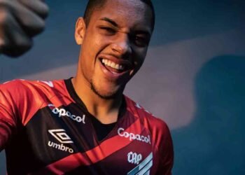 Vitor Roque dice sí al FC Barcelona