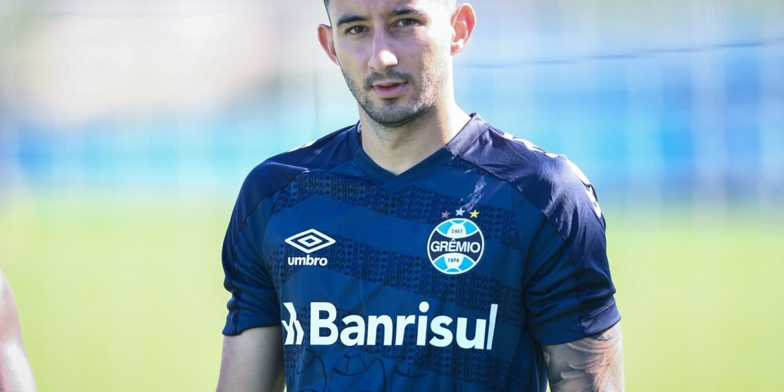 Mathías Villasanti podría cambiar Brasil a Inglaterra