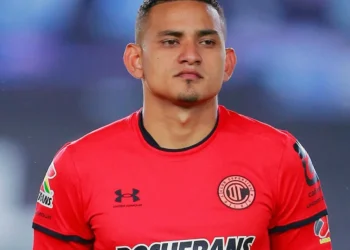 Óscar Vanegas renueva su contrato con Millonarios