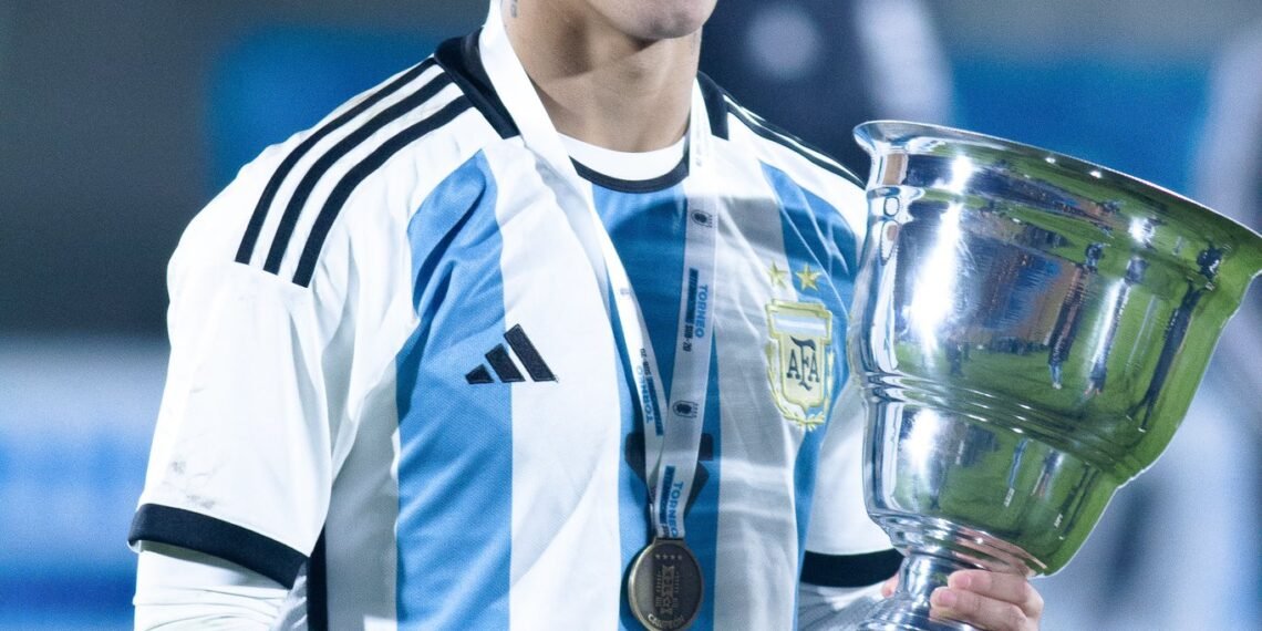 Racing sigue buscando refuerzos para su equipo de lujo