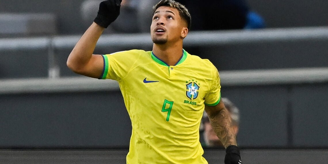 Santos quiere 20 millones de euros por su delantero Leonardo