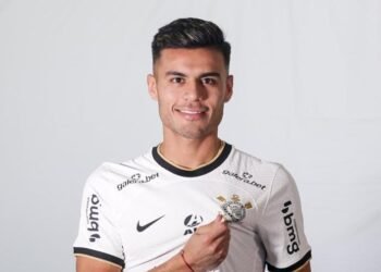Argentinos Jrs demandó al Corinthians por Fausto Vera